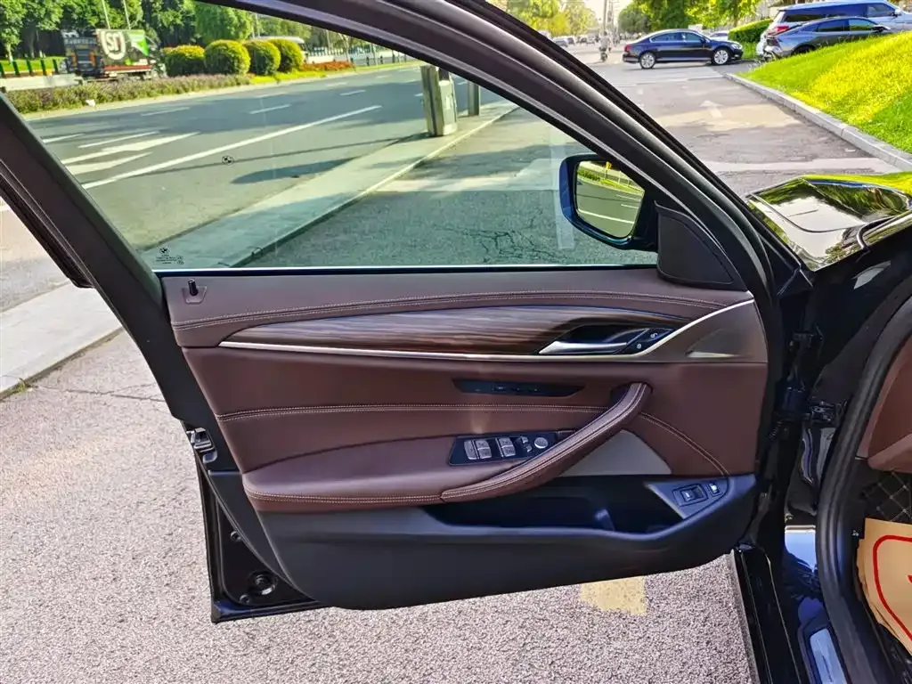 BMW 5 Series New Energy — фото 6
