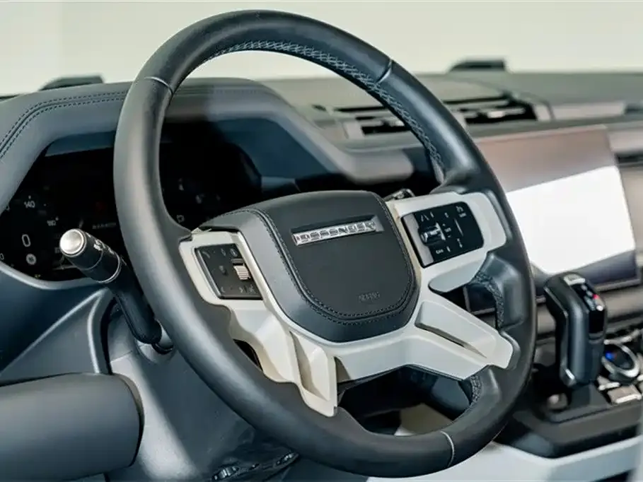 Land Rover Defender — фото 10