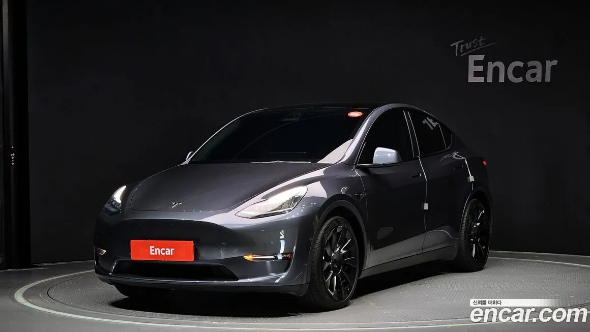 Tesla Model Y — фото 1