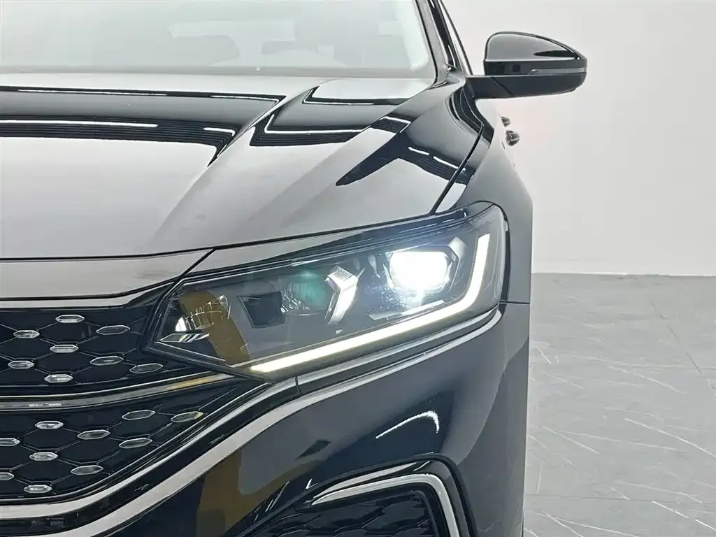 Volkswagen Passat — фото 9