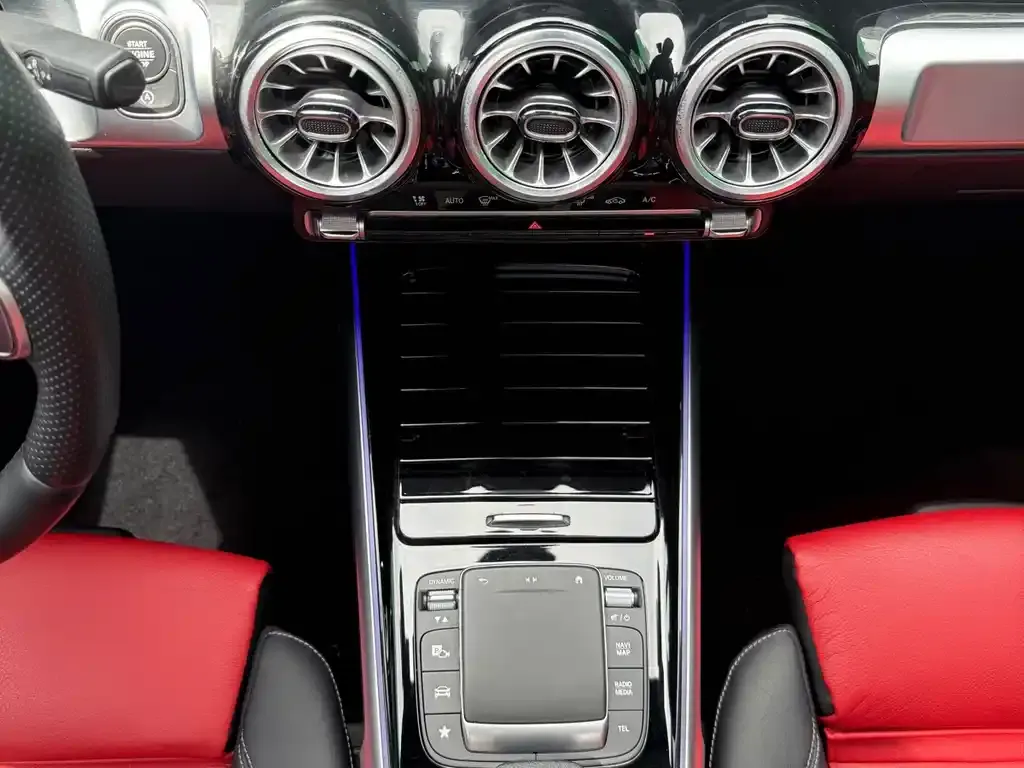 Mercedes-Benz GLB AMG — фото 10
