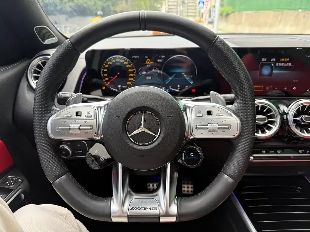 Mercedes-Benz GLB AMG — фото 9