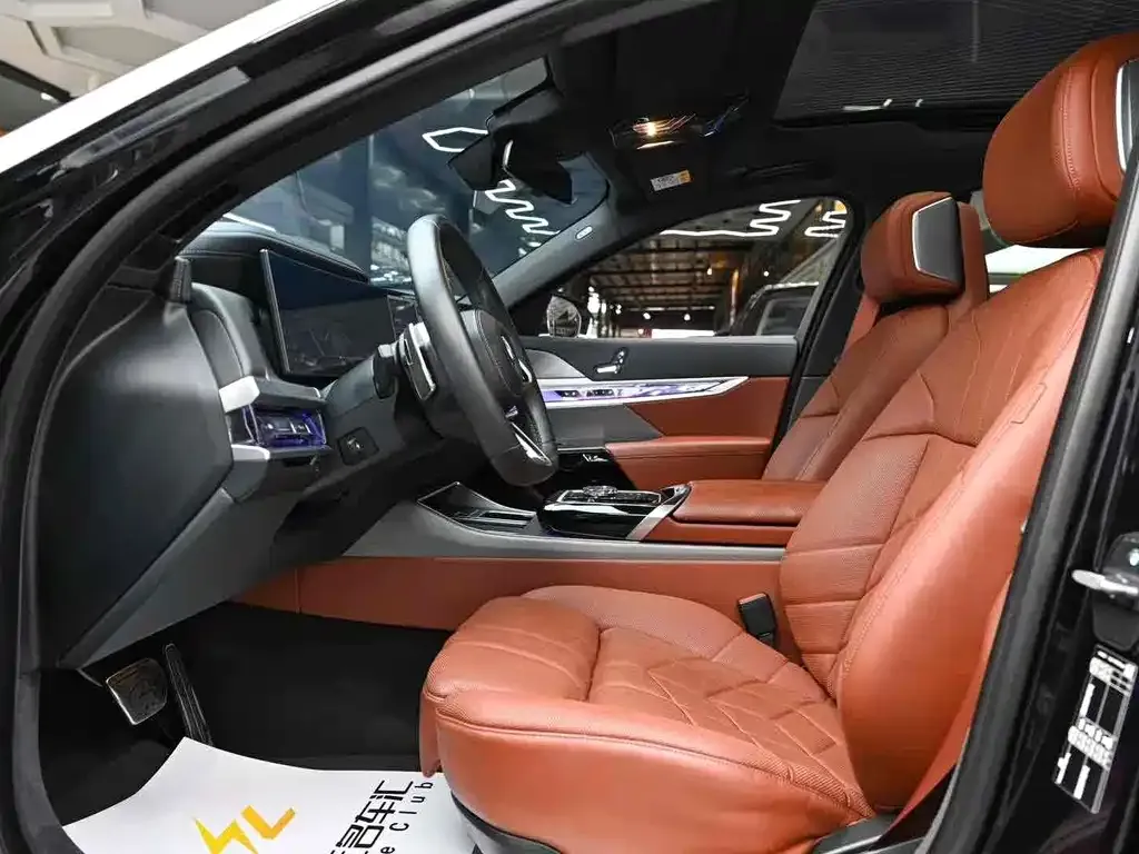 BMW 7 Series — фото 10