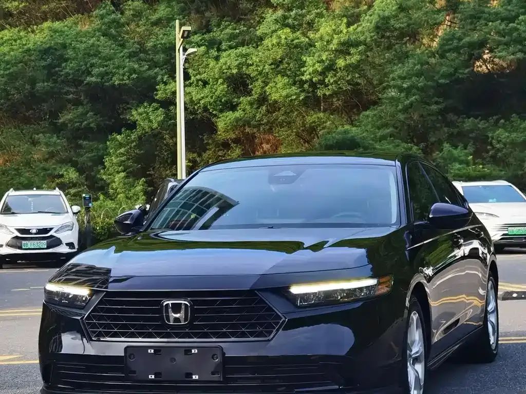 Honda Accord — фото 1