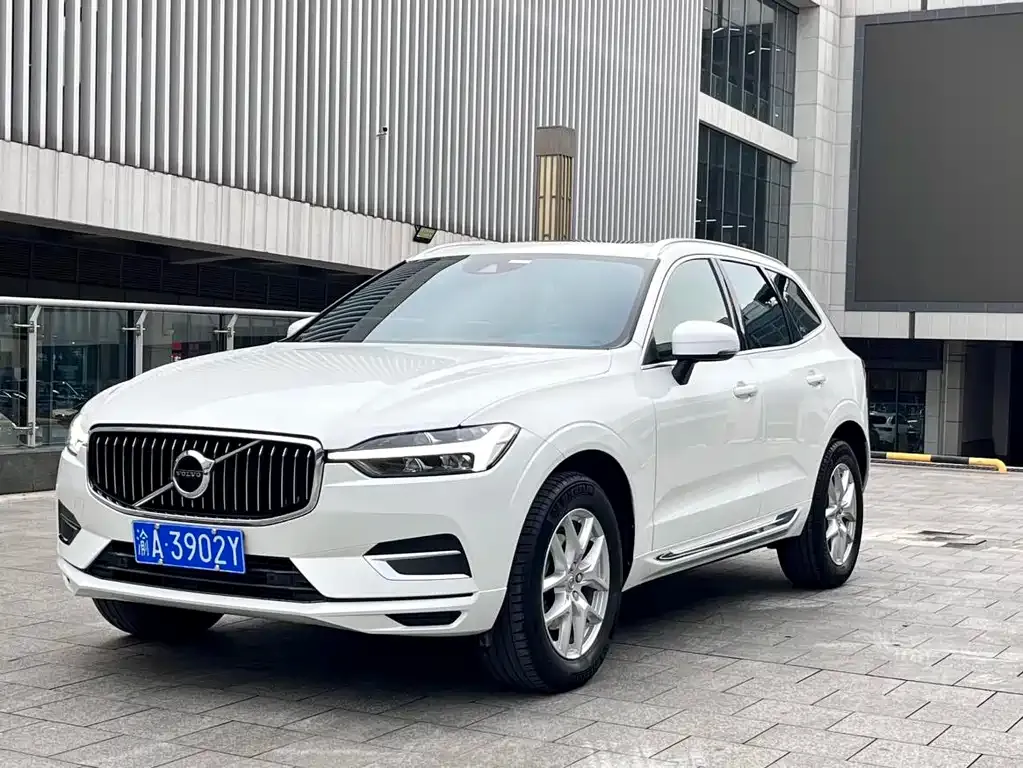 Volvo XC60 — фото 1