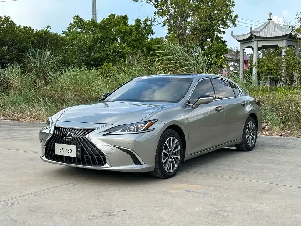 Lexus ES — фото 1