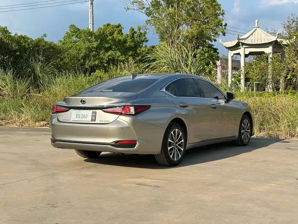 Lexus ES — фото 7