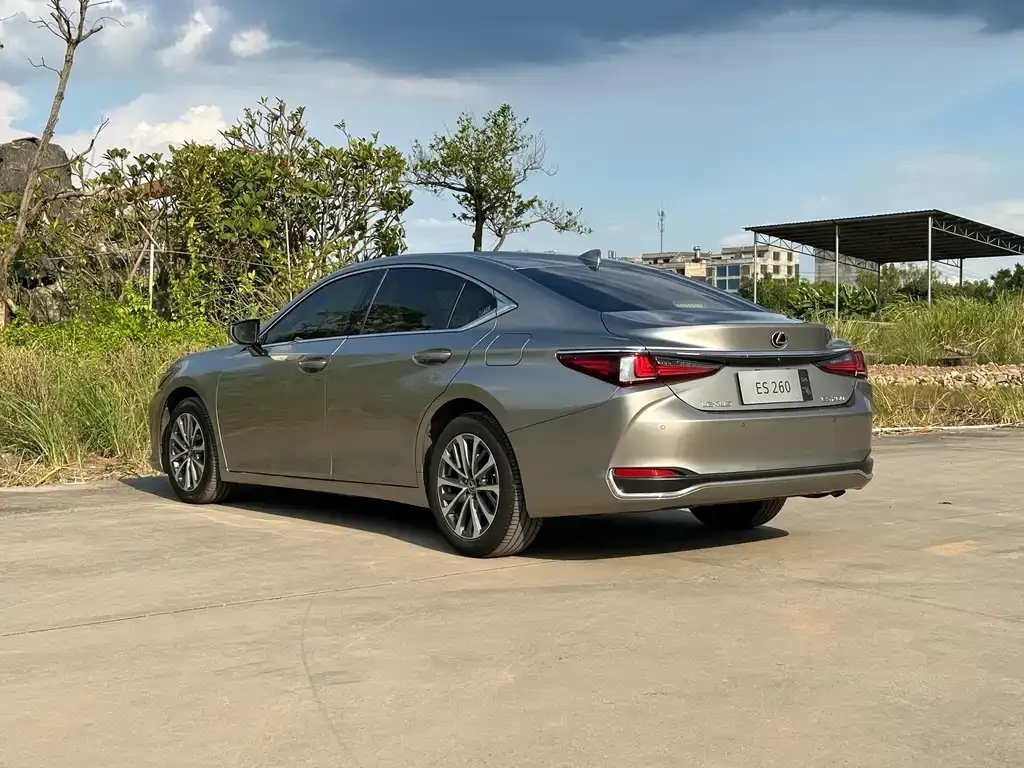 Lexus ES — фото 9