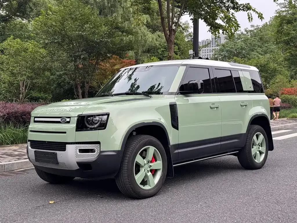 Land Rover Defender — фото 1