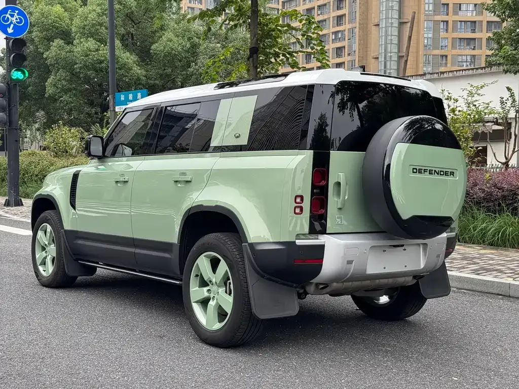 Land Rover Defender — фото 10