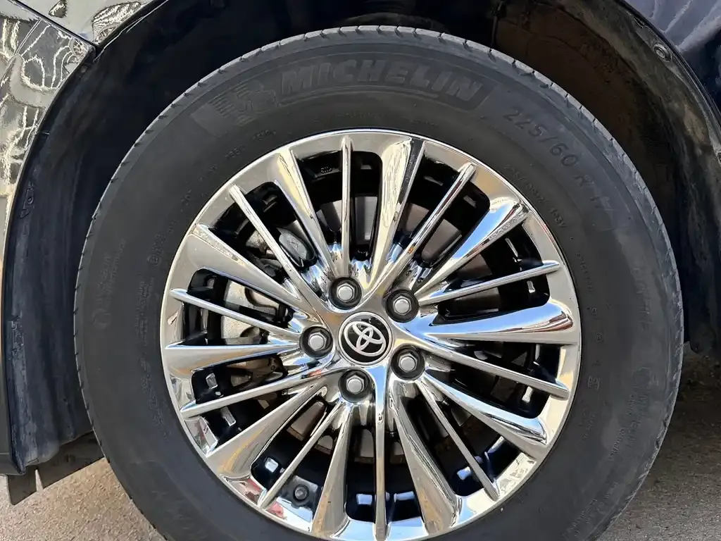 Toyota Alphard — фото 10