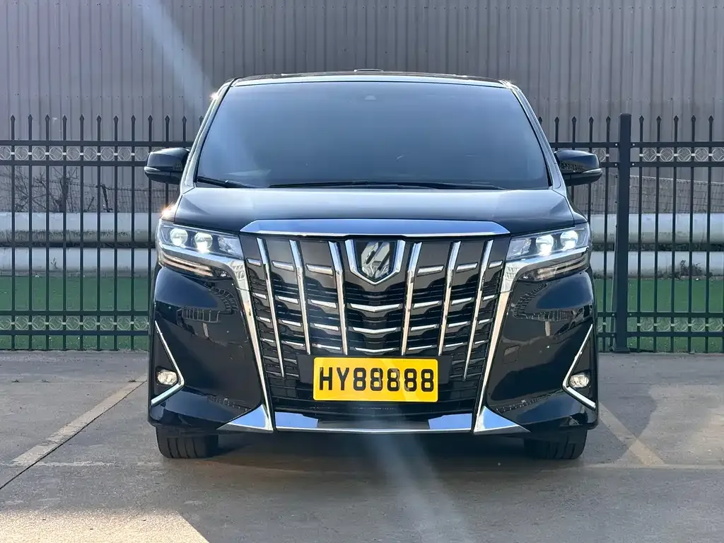 Toyota Alphard — фото 2