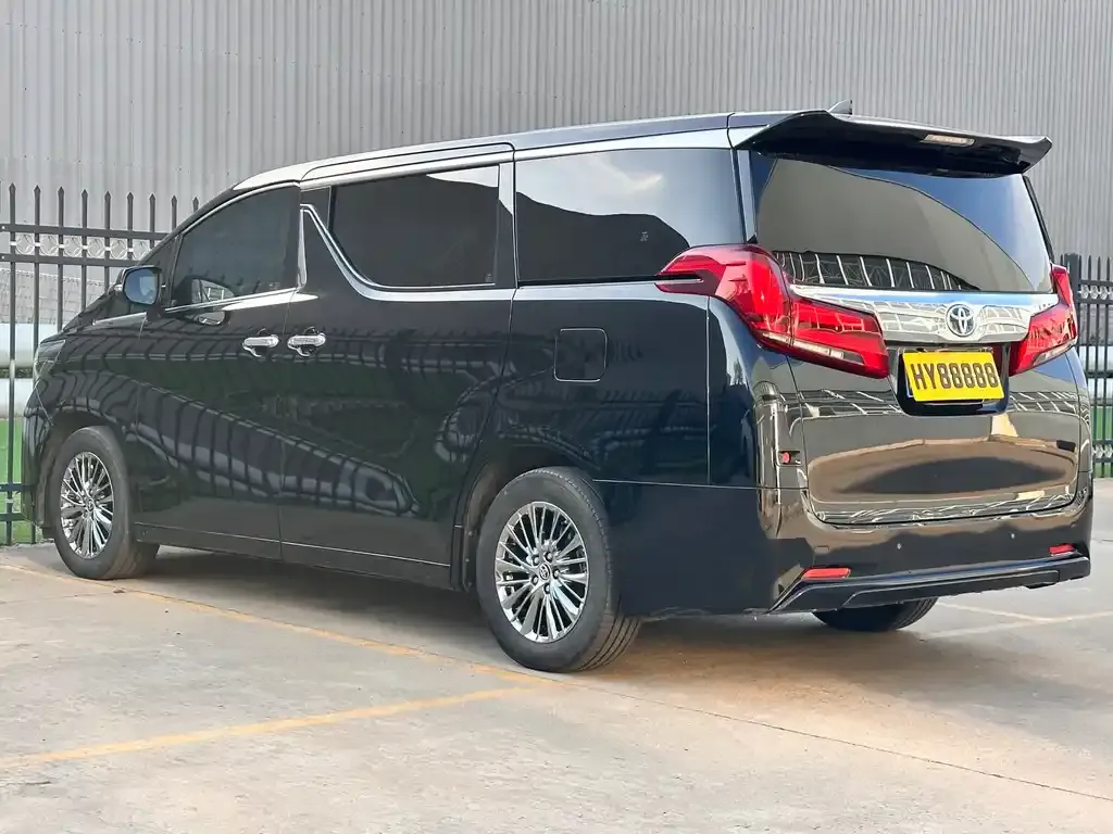 Toyota Alphard — фото 4
