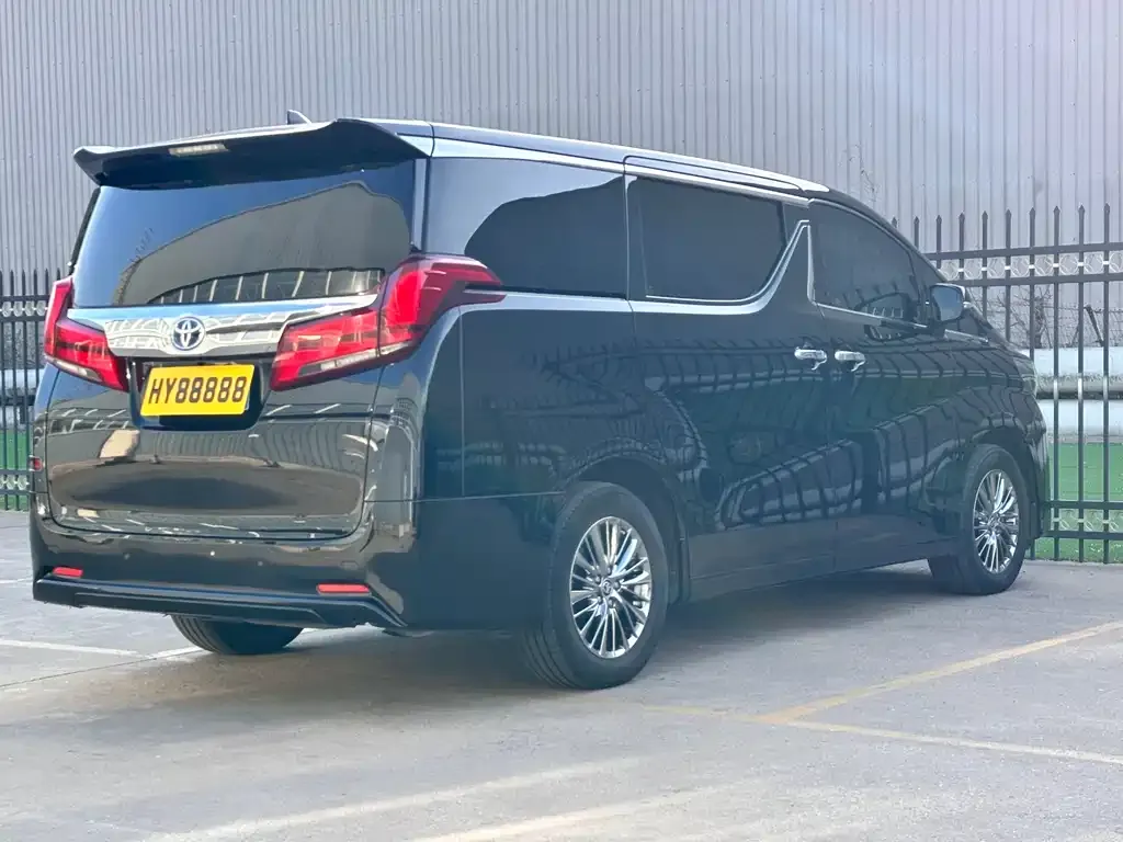 Toyota Alphard — фото 6
