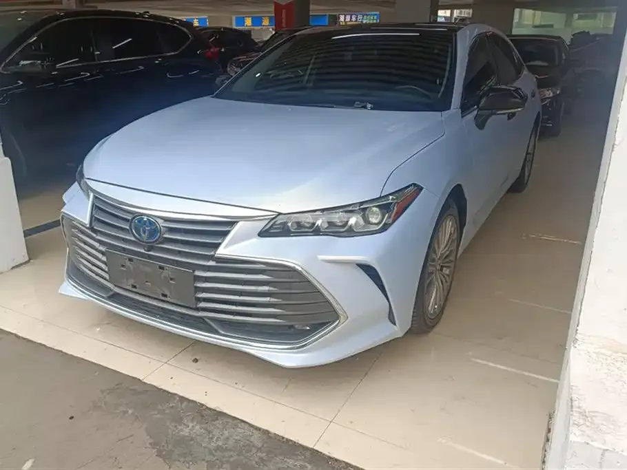 Toyota Avalon — фото 1