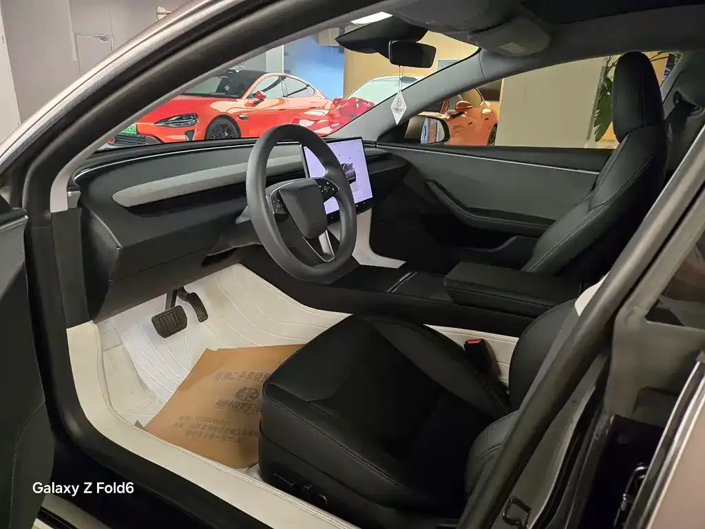 Tesla Model 3 — фото 4
