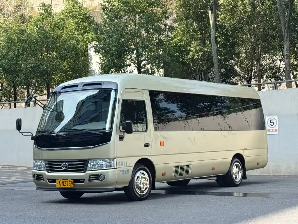 Toyota Coaster — фото 1