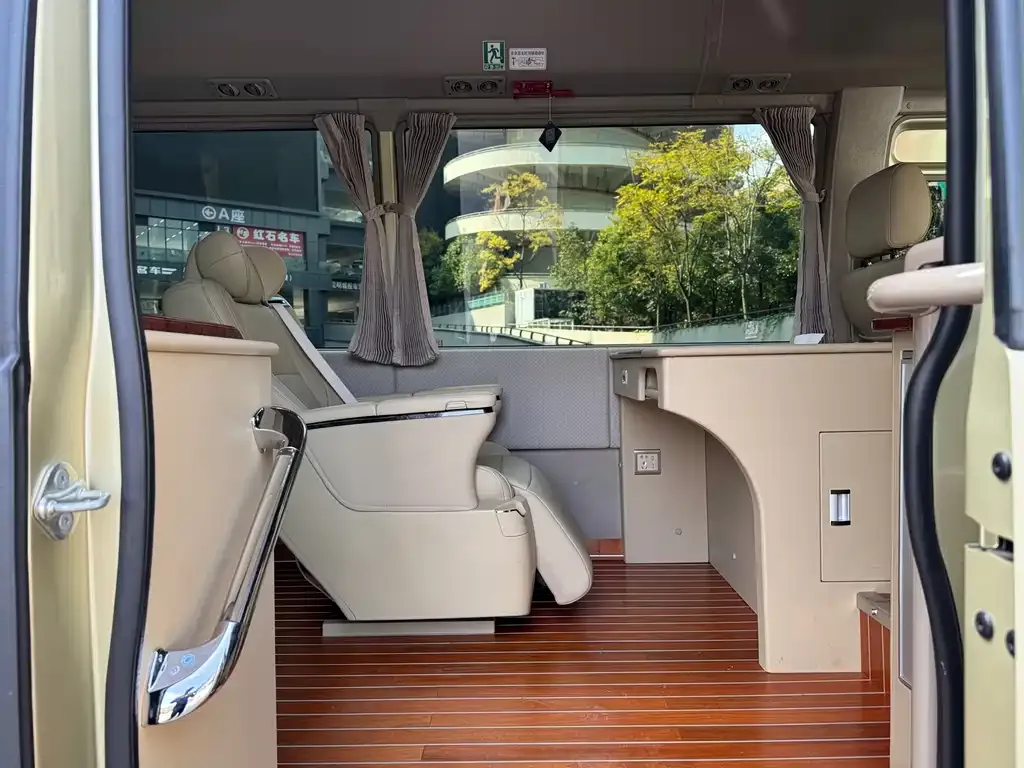 Toyota Coaster — фото 10