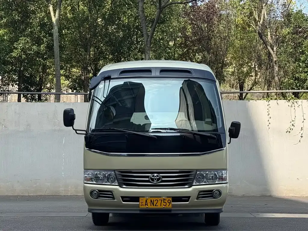 Toyota Coaster — фото 3