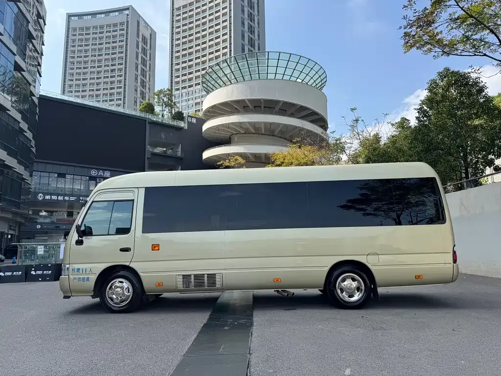 Toyota Coaster — фото 5