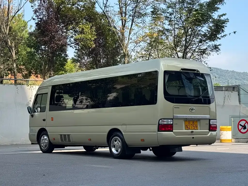 Toyota Coaster — фото 6