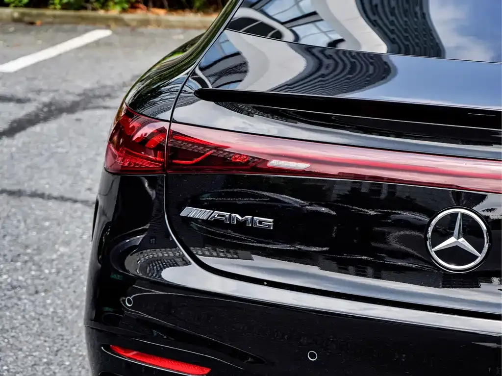 Mercedes-Benz EQS AMG — фото 7