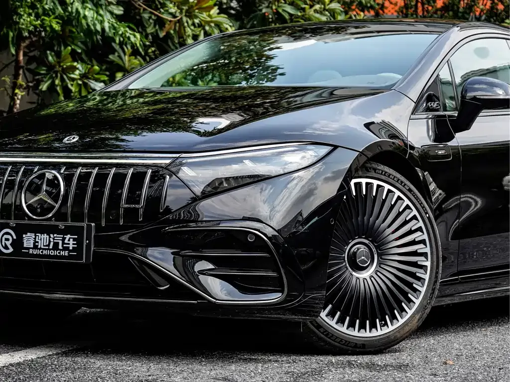 Mercedes-Benz EQS AMG — фото 9