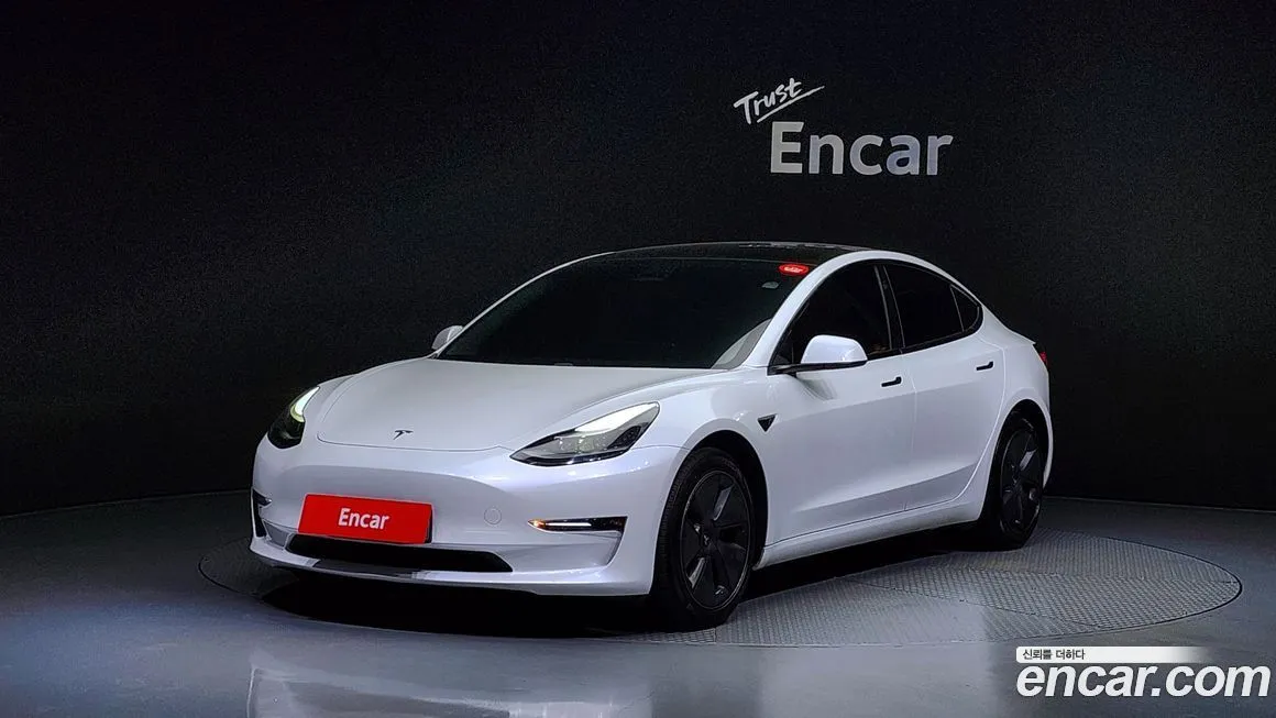 Tesla Model 3 — фото 1