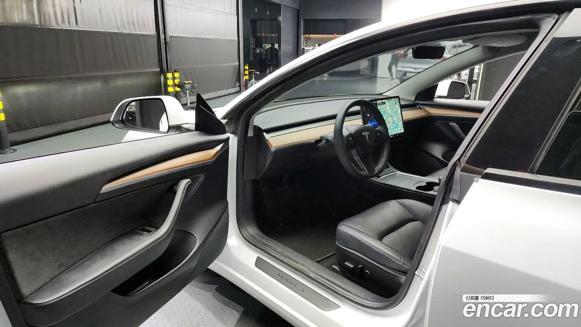 Tesla Model 3 — фото 10