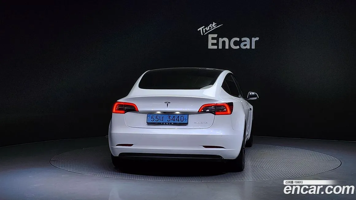 Tesla Model 3 — фото 4