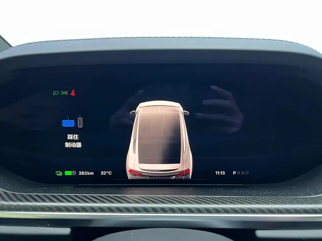 Tesla Model X — фото 10