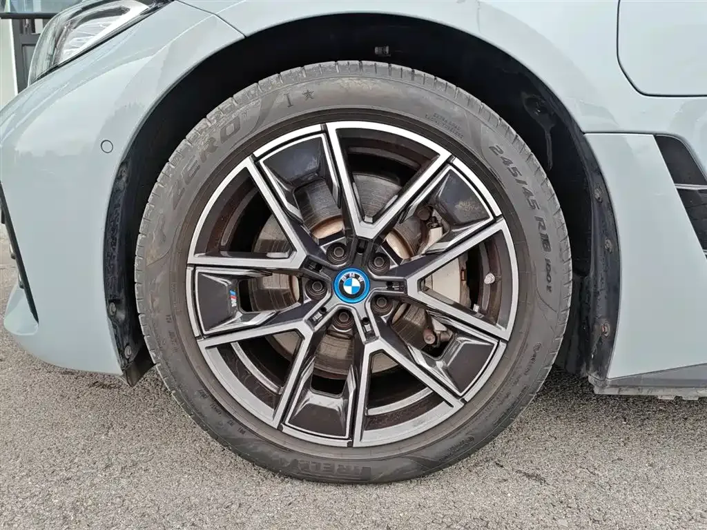 BMW i4 — фото 3