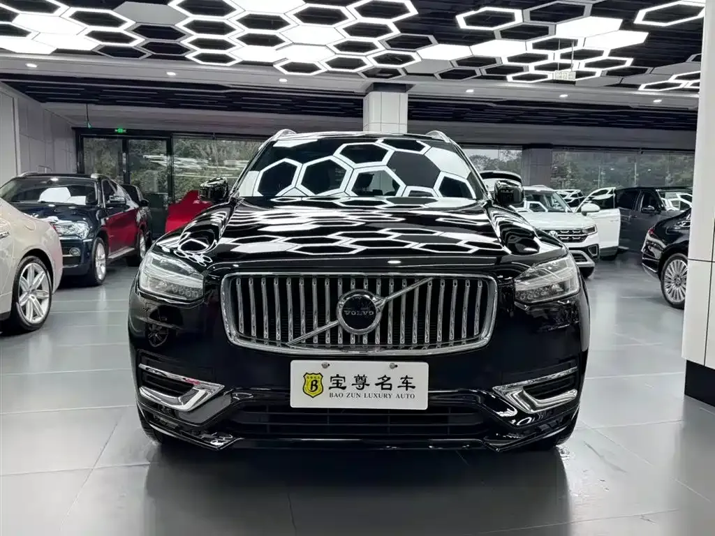 Volvo XC90 — фото 1