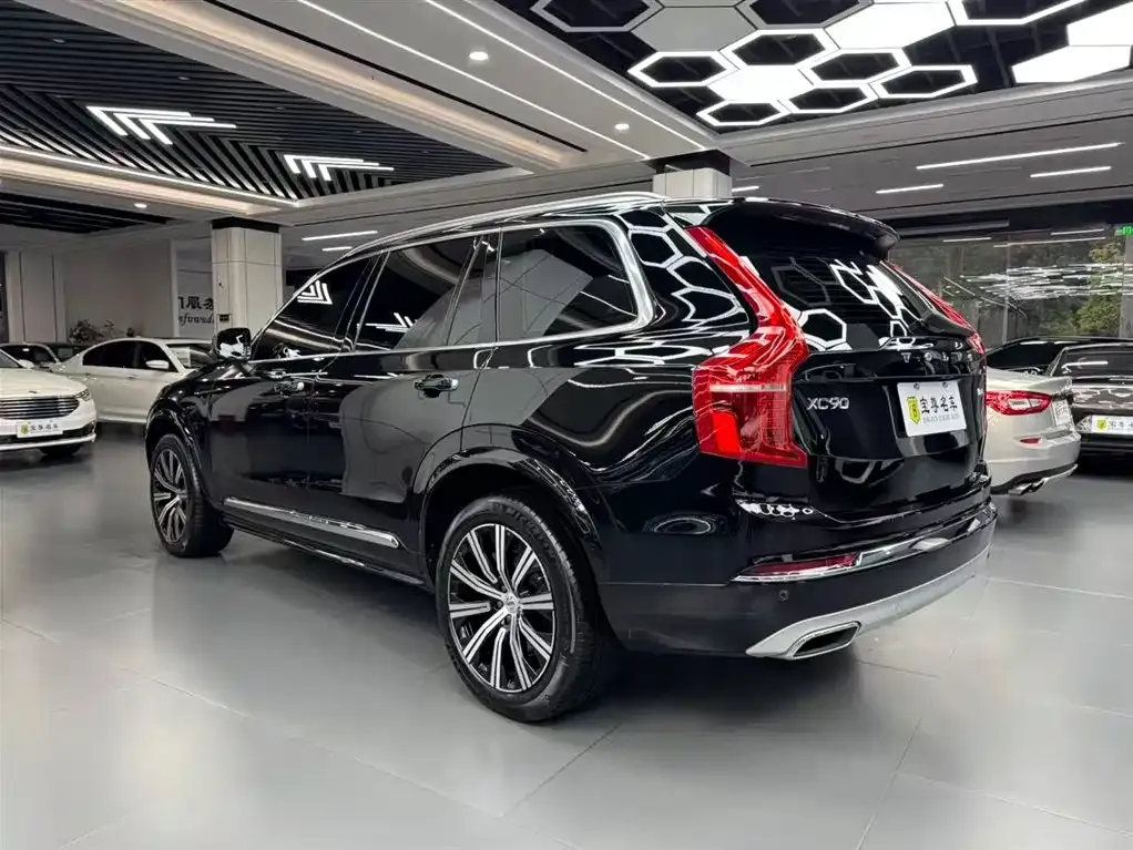 Volvo XC90 — фото 5
