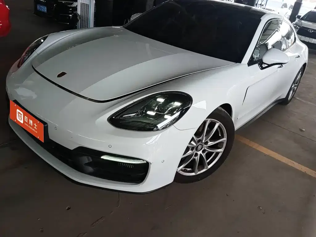 Porsche Panamera — фото 1