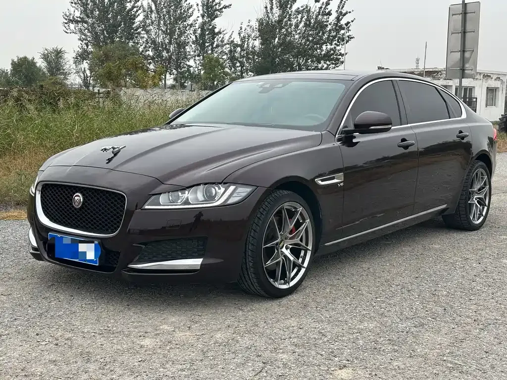 Jaguar XFL — фото 1