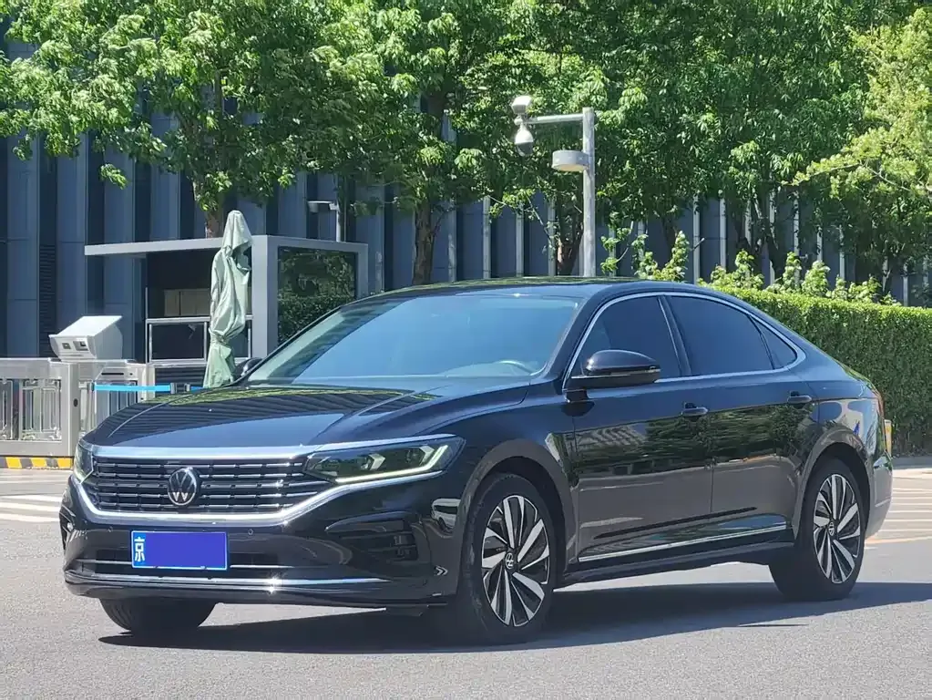 Volkswagen Passat — фото 1