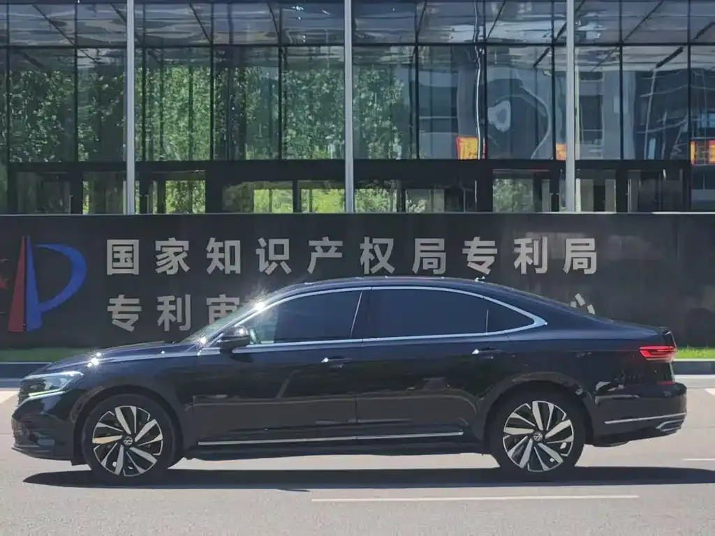 Volkswagen Passat — фото 3