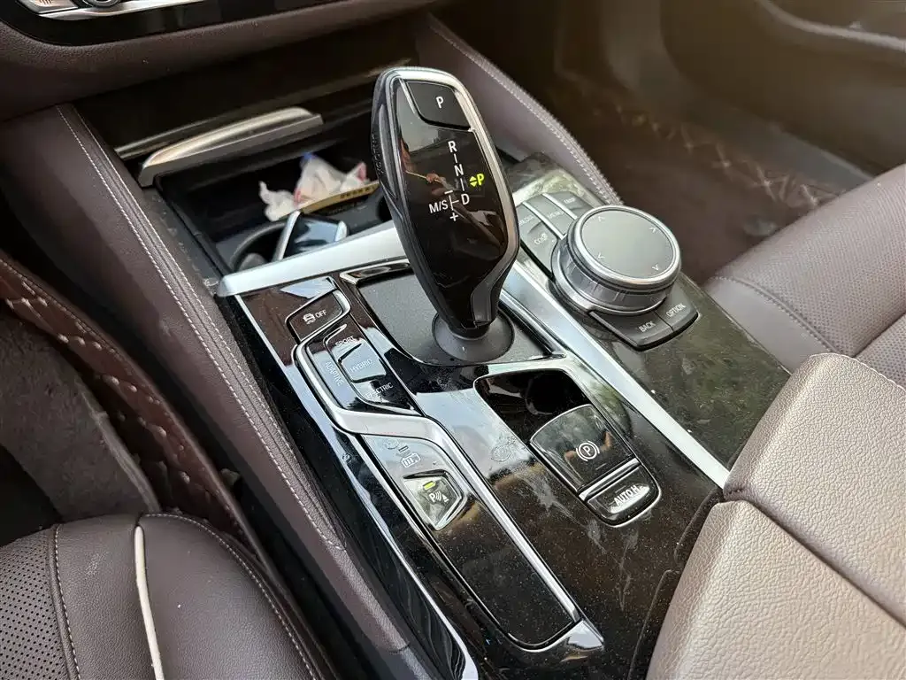 BMW 5 Series New Energy — фото 10