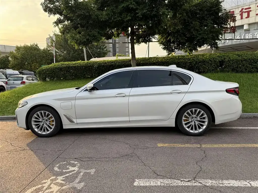 BMW 5 Series New Energy — фото 3