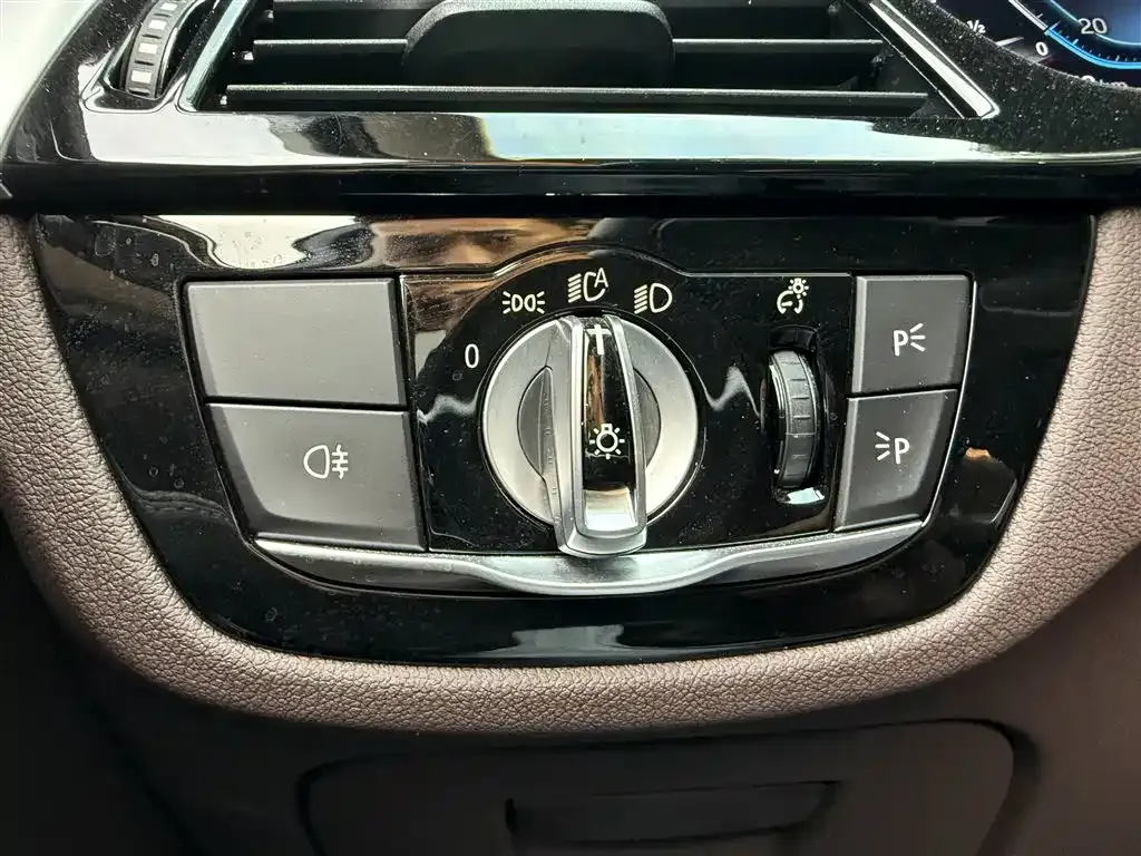 BMW 5 Series New Energy — фото 9