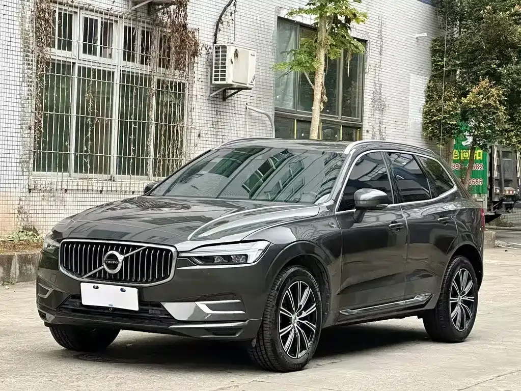 Volvo XC60 — фото 1