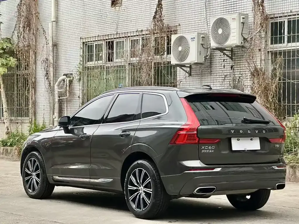 Volvo XC60 — фото 8