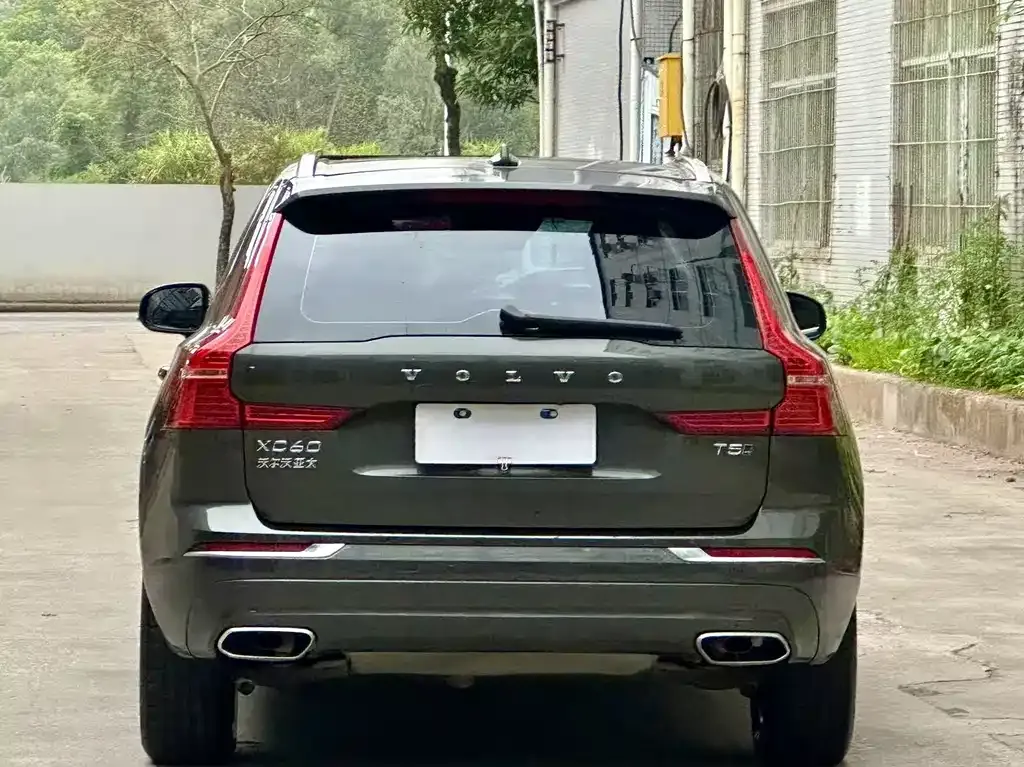 Volvo XC60 — фото 9