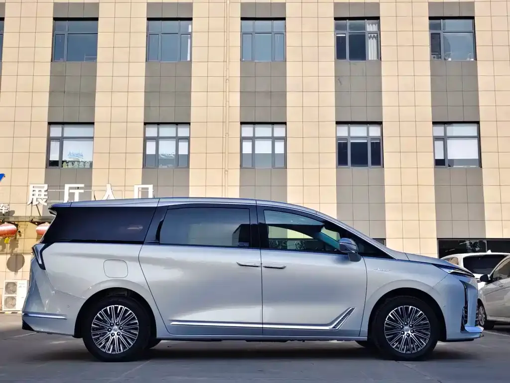 Buick GL8 Hybrid — фото 4