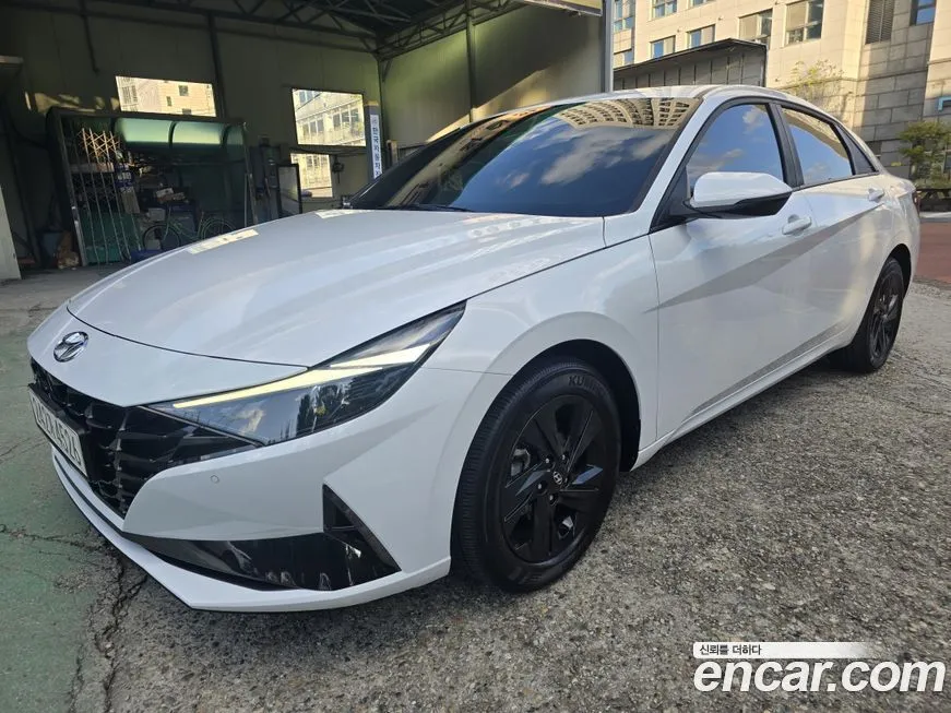 Hyundai AVANTE — фото 1