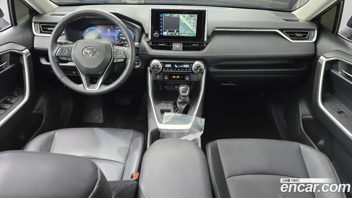 Toyota RAV4 — фото 7