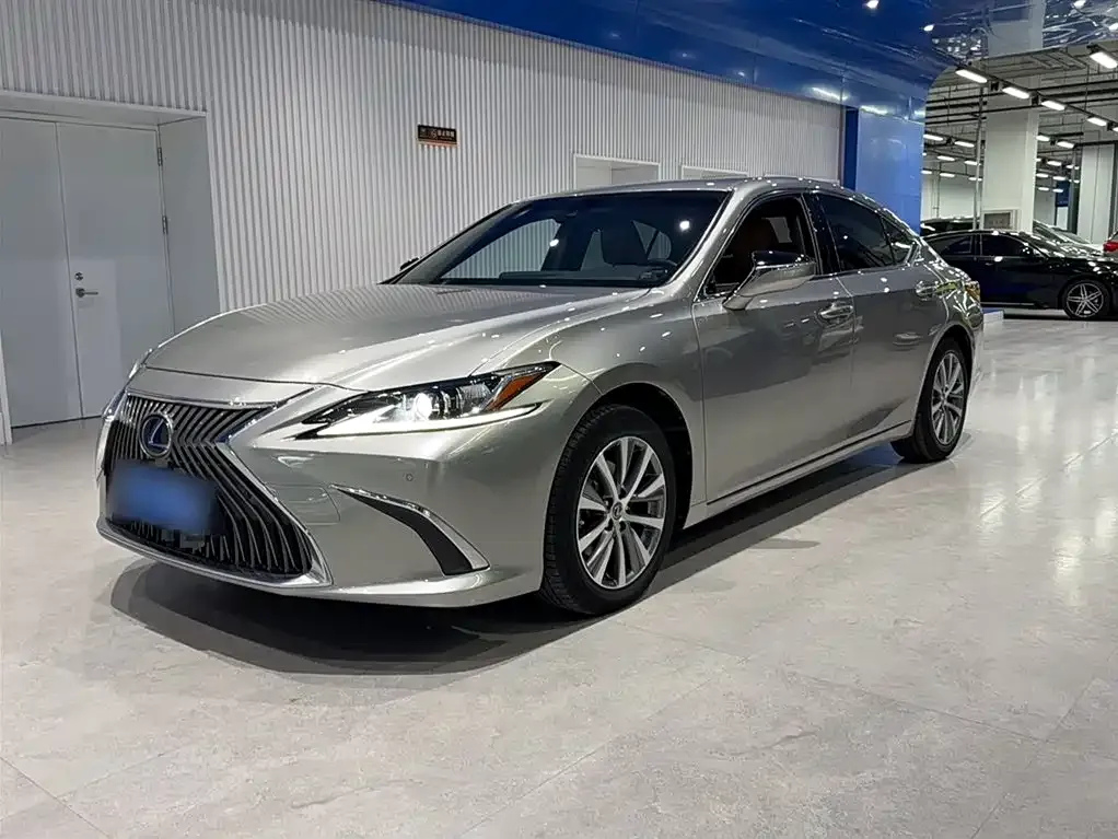 Lexus ES — фото 1