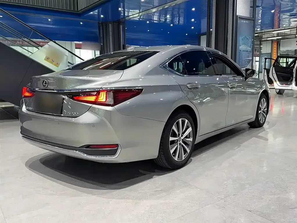 Lexus ES — фото 5