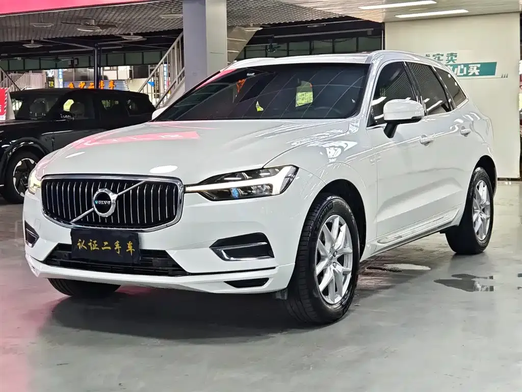 Volvo XC60 — фото 1